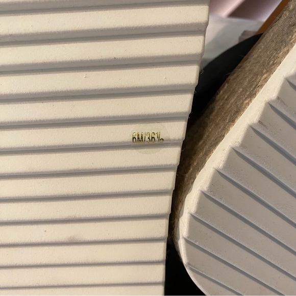 NIB Lucky Brand Women's Itolva Wedge Sandal in Black - US size 6M - Picture 8 of 8